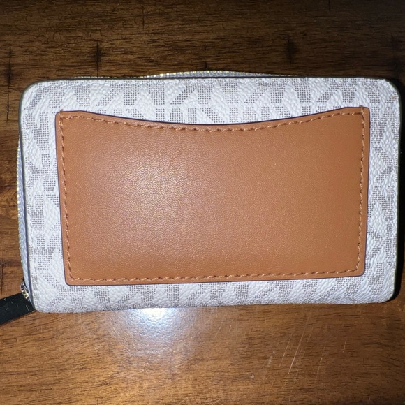 Michael Kors Wallet - Picture 2 of 4
